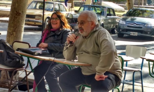 CLASE PÚBLICA Y ABRAZO SIMBÓLICO DE LOS DOCENTES UNIVERSITARIOS EN LA EIDFS