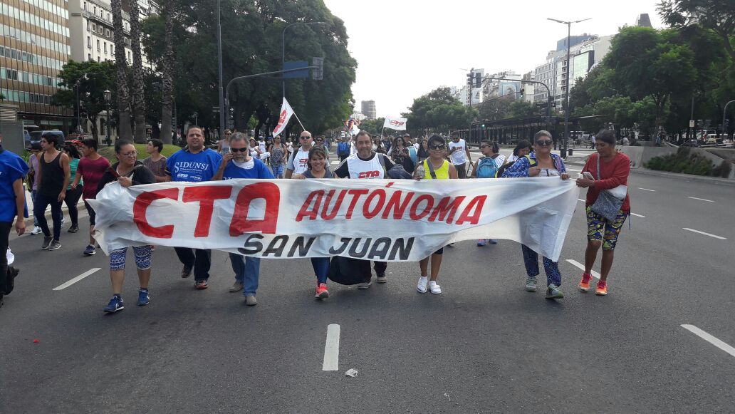 21F: EL SIDUNSJ-CONADU PARTICIPÓ DE LA HISTÓRICA MARCHA CONTRA EL AJUSTE