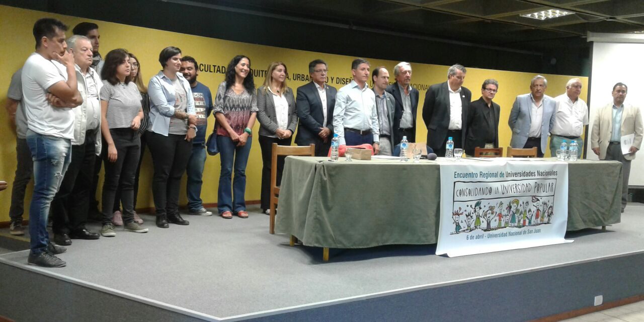 «Compromiso público por la Universidad Popular» : el documento del 1º Encuentro Regional de Universidades Nacionales