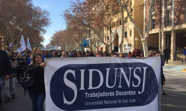 Multitudinaria marcha “TODOS SOMOS UNSJ”