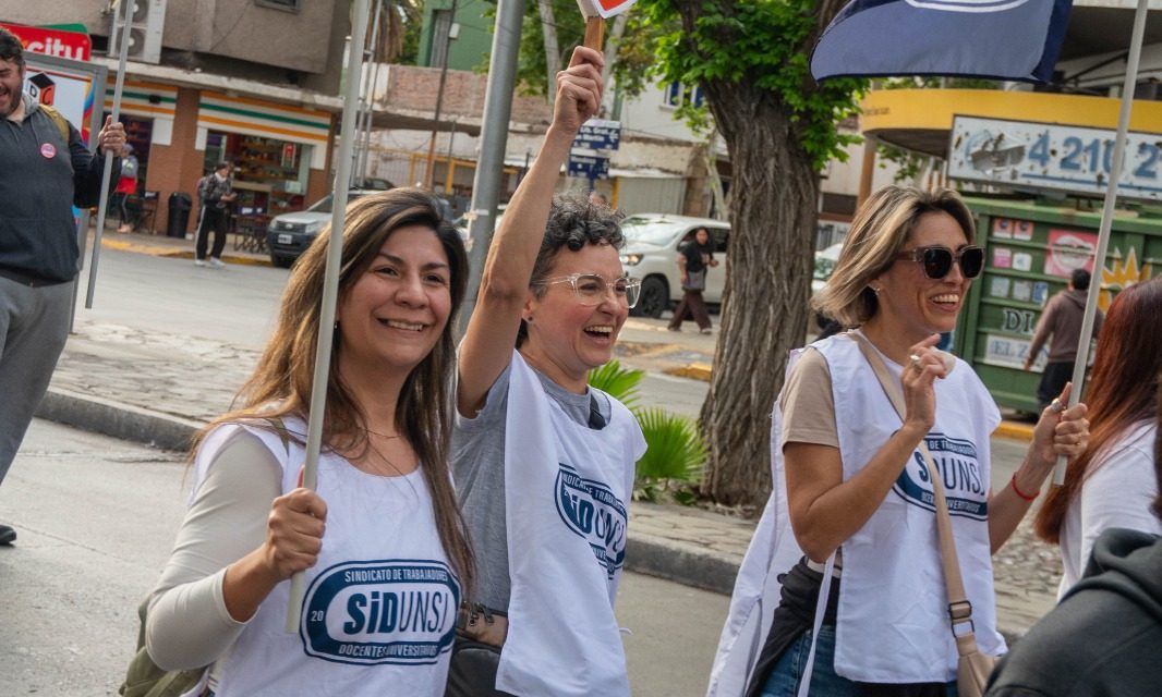 Las y los afiliados de SiDUNSJ participaron de la quinta Marcha Federal Universitaria