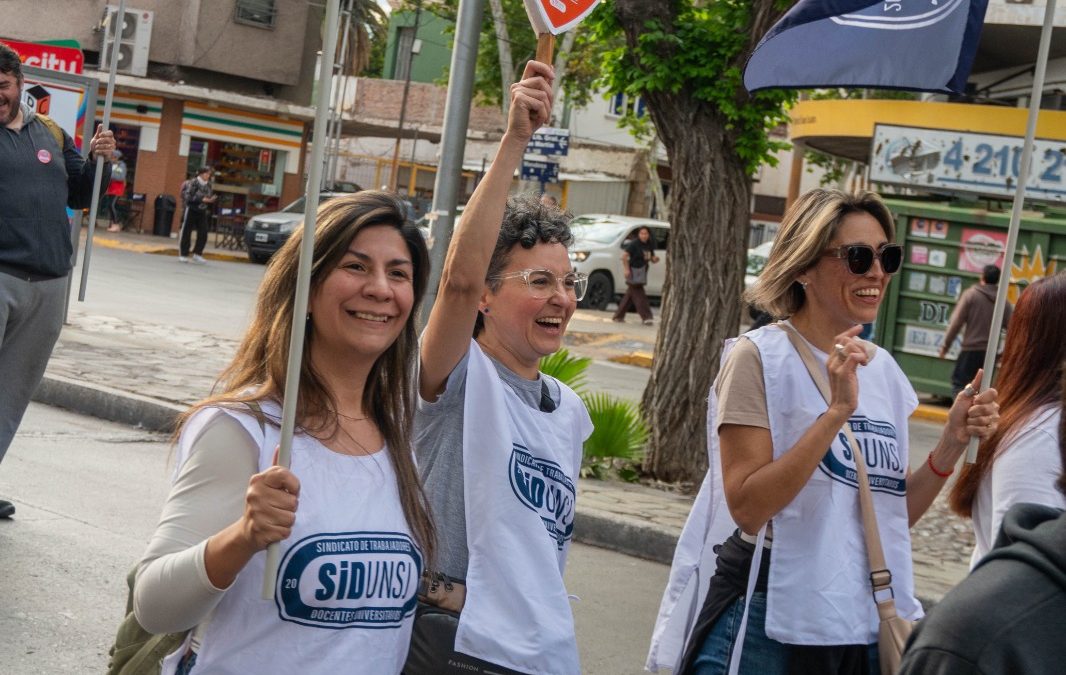Las y los afiliados de SiDUNSJ participaron de la quinta Marcha Federal Universitaria